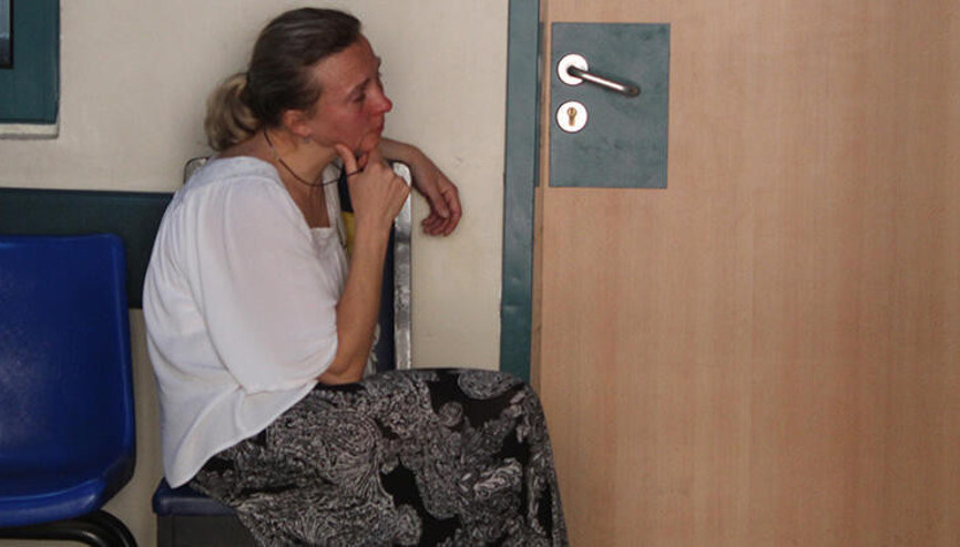 Ukraynalı kadın pilot eşinin cenazesine son kez baktı