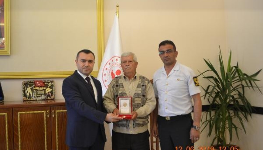 Büyükorhan’da Kıbrıs Gazisine madalya verildi