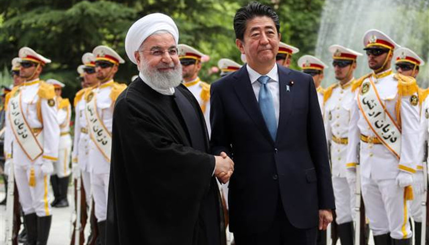 Abe, Ruhani tarafından resmi törenle karşılandı