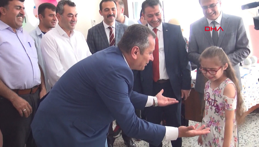 Karne töreninde konuşacaklarını unutan Elif, gözyaşlarına boğuldu