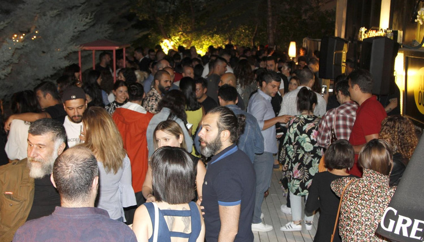 Bahçede parti zamanı