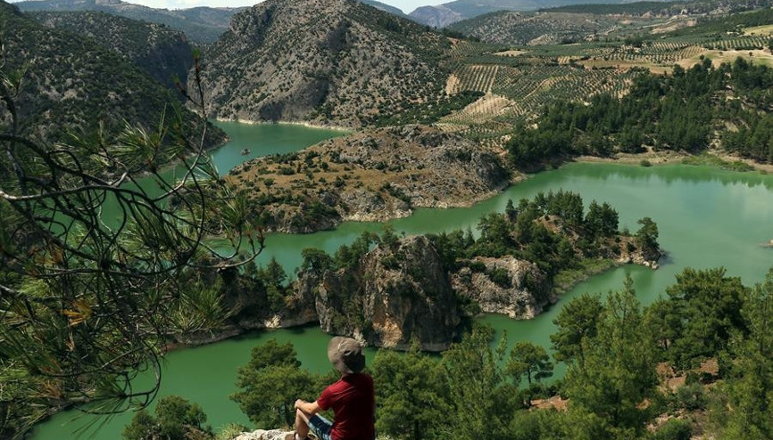 Üç ilin sınırındaki kanyon ziyaretçilerini büyülüyor