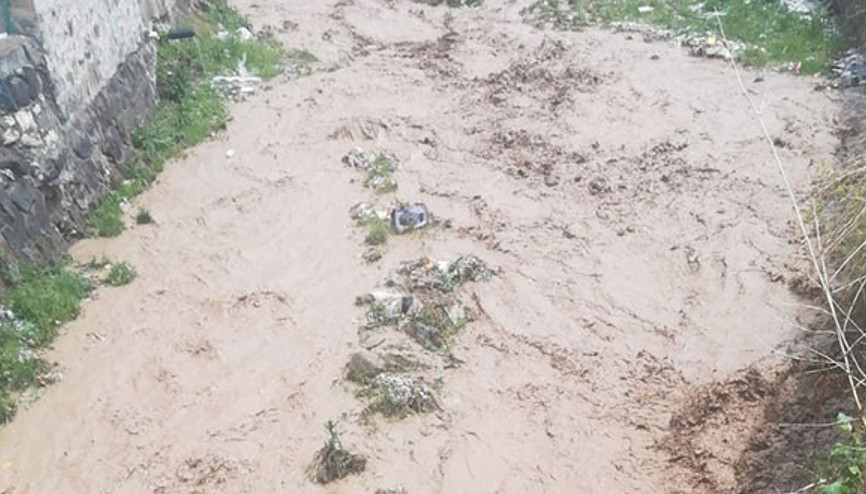 Anne ve iki çocuğu sel sularına kapılarak hayatını kaybetti Anne ve iki çocuğu sel sularına kapılarak hayatını kaybetti
