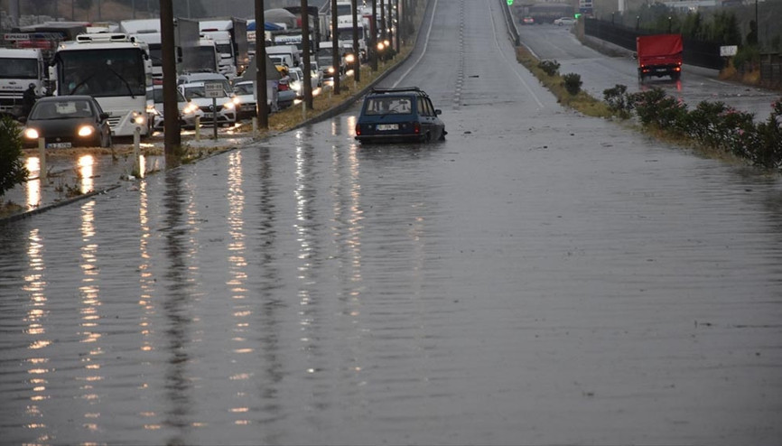İzmir - Ankara yolu ulaşıma kapandı