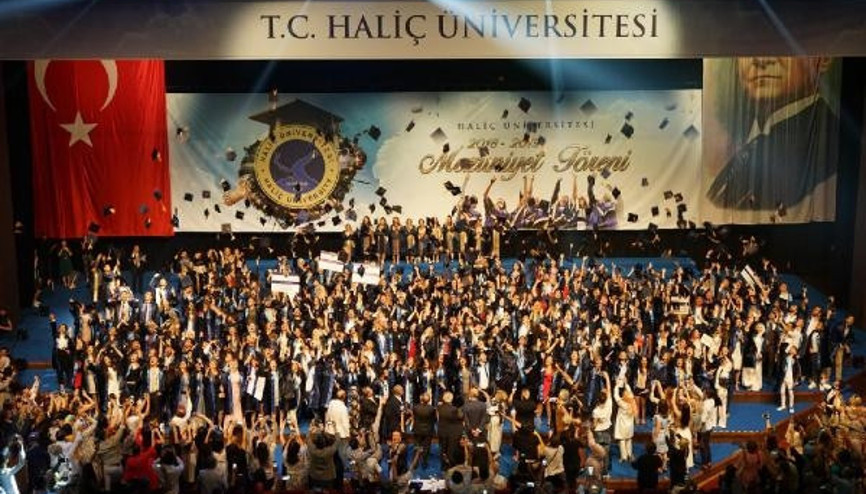 Haliç Üniversitesinde 18inci mezuniyet coşkusu