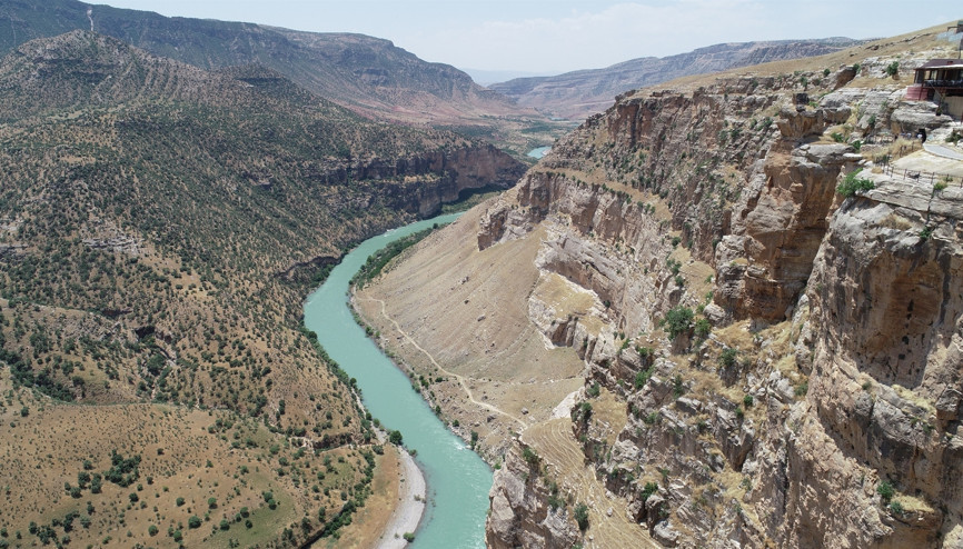 Botan Vadisine tepeden bakış ilgi görüyor