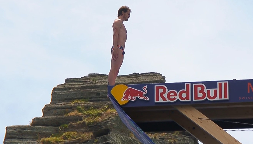 Red Bull Cliff Diving Portekizde nefesleri kesti