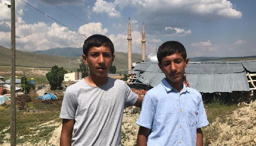 Köyün gururu olan ikizler adlarını dünyaya duyurmak istiyor Köyün gururu olan ikizler adlarını dünyaya duyurmak istiyor