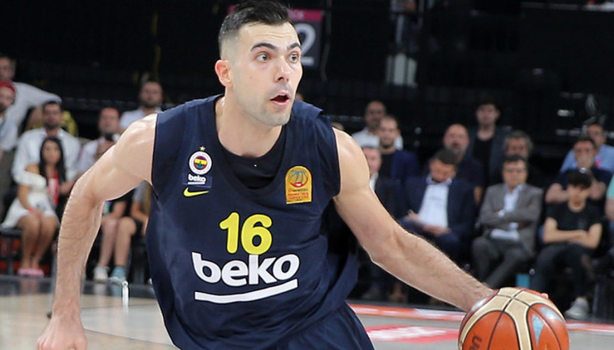Barcelona Fenerbahçeli Sloukasa talip oldu