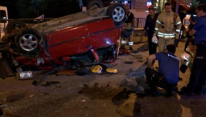 Trafik kazasına müdahale eden polislere otomobil çarptı: 2si polis 8 yaralı