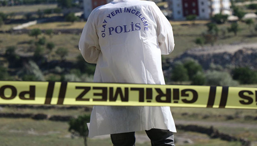 Vicdan töresi... 7 yıl sonra dayanamayıp aile içi cinayeti itiraf etti Vicdan töresi... 7 yıl sonra dayanamayıp aile içi cinayeti itiraf etti