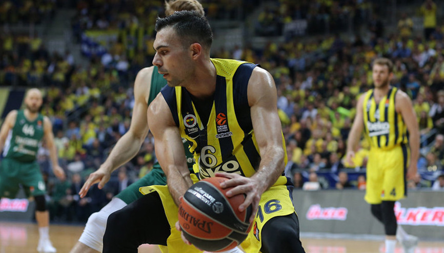 Fenerbahçe Sloukası açıkladı 3 yıllığına...
