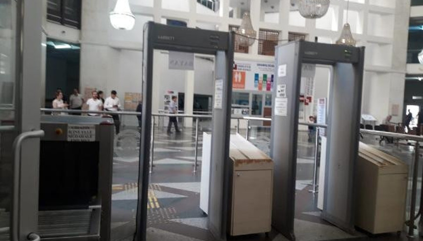 Bursa Adliyesi’ne uyuşturucu madde ile girerken yakalandı