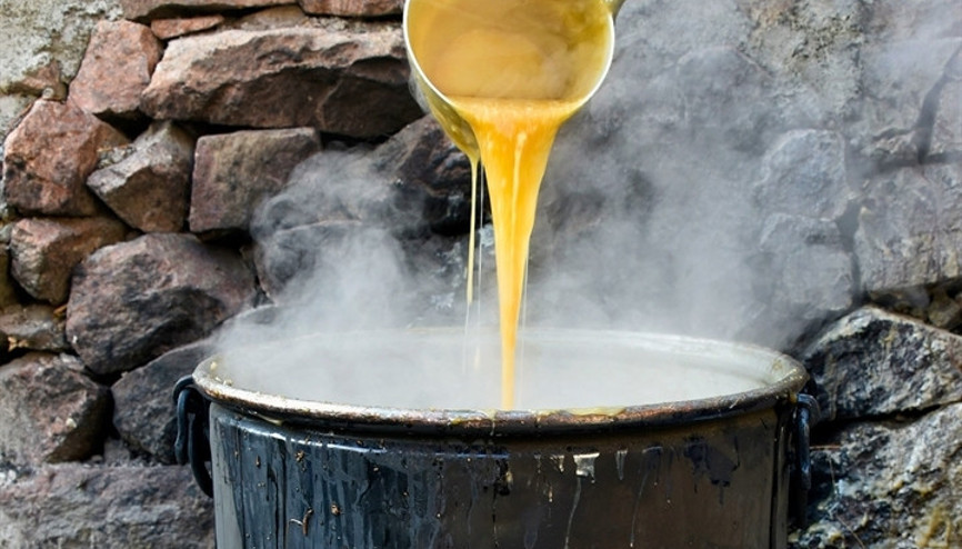 Gümüşhanede 2 aylık pestil mesaisi başladı kara kazanlar dut pestili için yandı