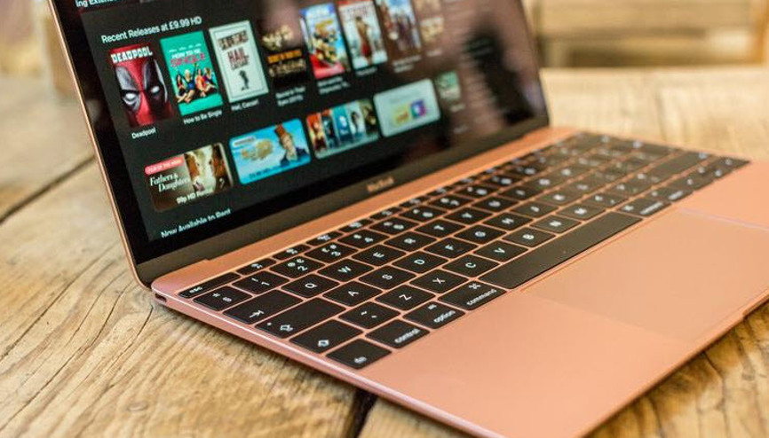 Apple bu MacBook modelinin fişini resmen çekti