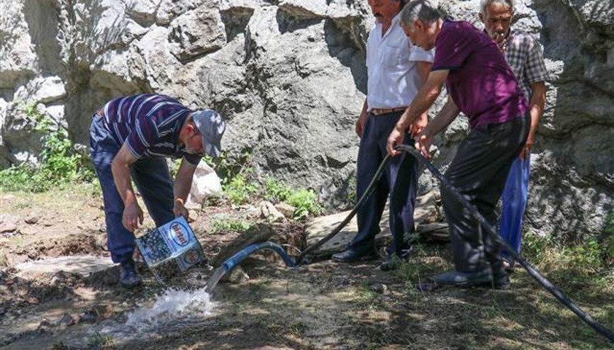 145 kişi hastaneye başvurdu, yetkililer uyardı: Suyu kaynatıp soğutmadan tüketmeyin 145 kişi hastaneye başvurdu, yetkililer uyardı: Suyu kaynatıp soğutmadan tüketmeyin