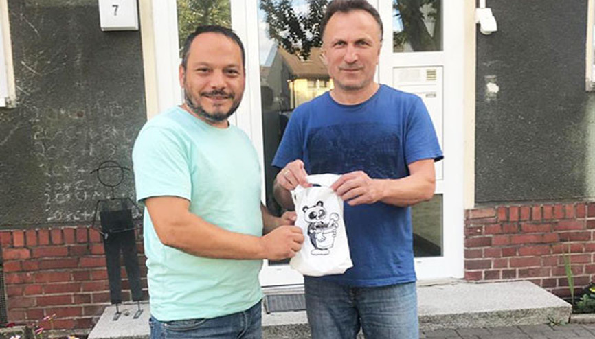 İlaç şişesi kırıldı, Almanyalı Türkler seferber oldu İlaç şişesi kırıldı, Almanyalı Türkler seferber oldu