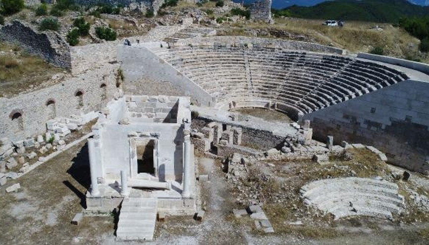 Restorasyondaki hata fırtınayla ortaya çıktı