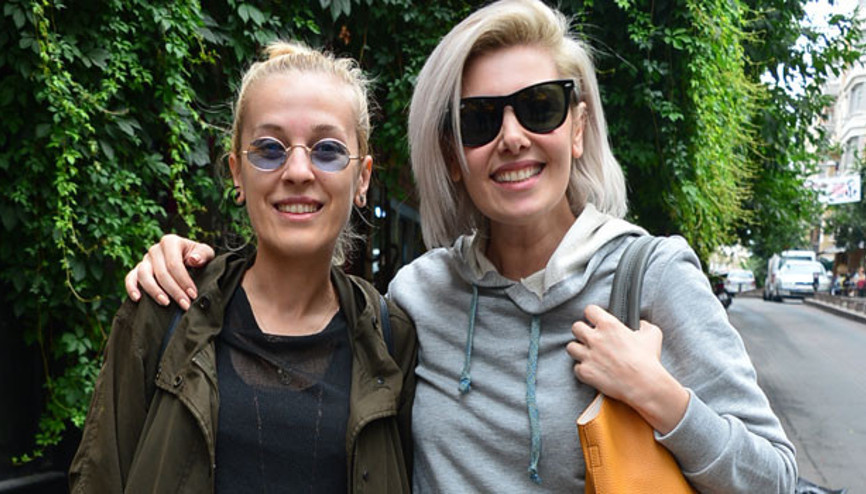 Ebru benim yaşıtım değil