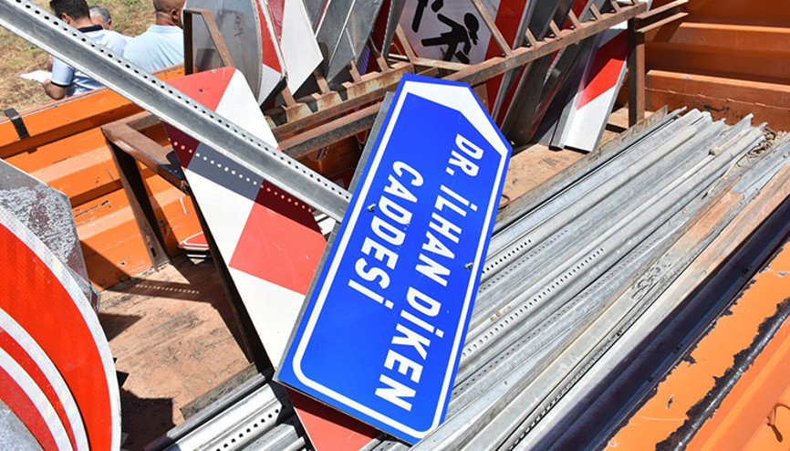 HDPli belediyenin astığı, terör suçlusunun adını taşıyan tabela indirildi