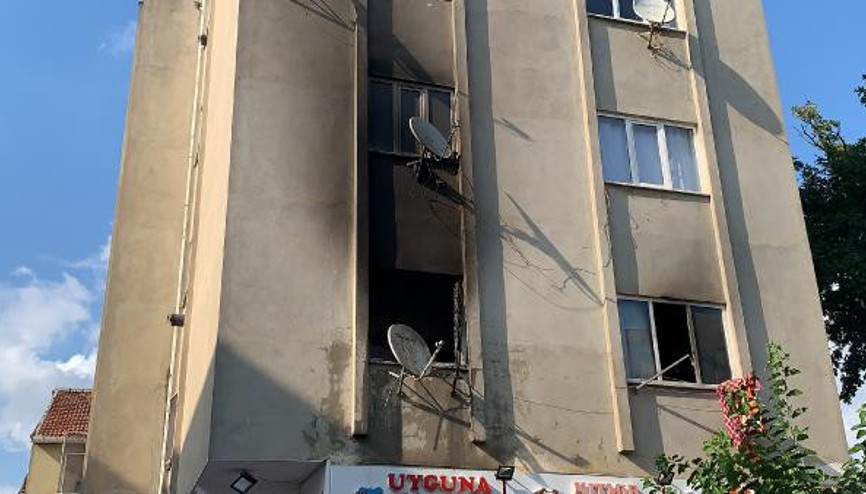 Çekmeköyde 5 katlı binada yangın Çekmeköyde 5 katlı binada yangın