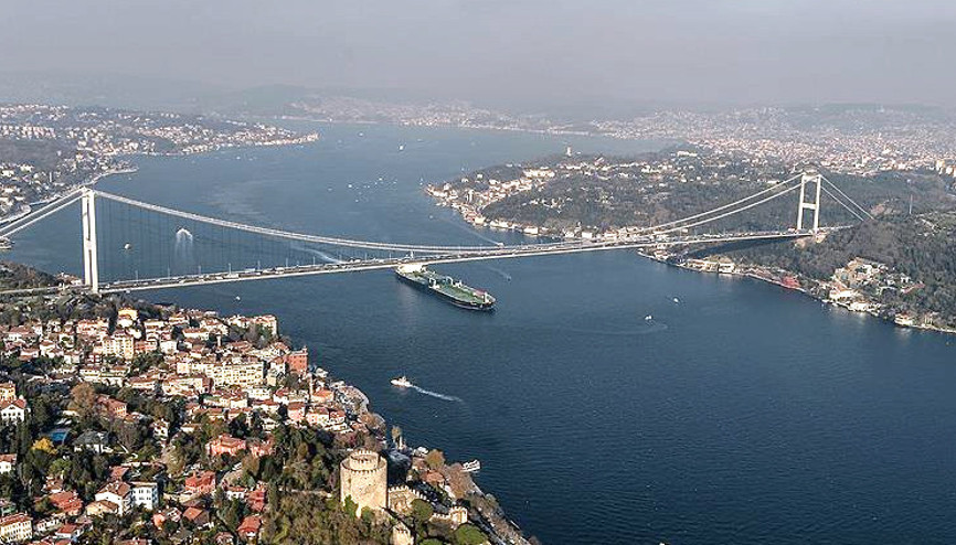 İstanbul Boğazı gemi geçişlerine kapatıldı