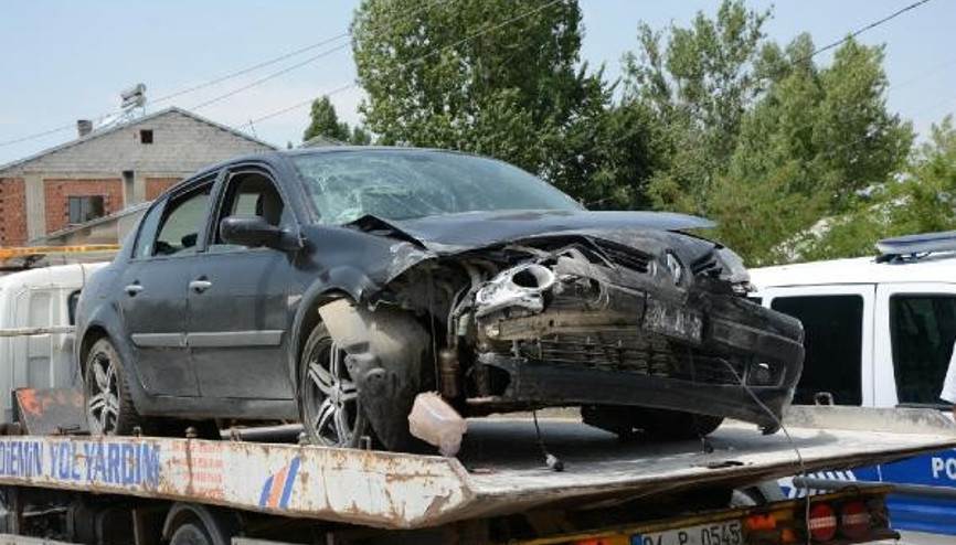 Otomobil, hafif ticari araçla çarpıştı: 1 ölü 6 yaralı