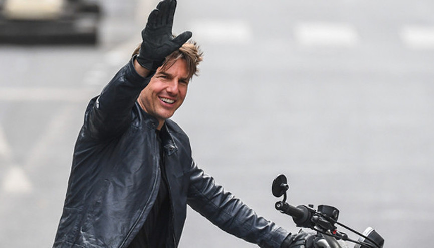 57 yaşında geldi, ama 32 yıldır aynı kıyafetlere sığıyor