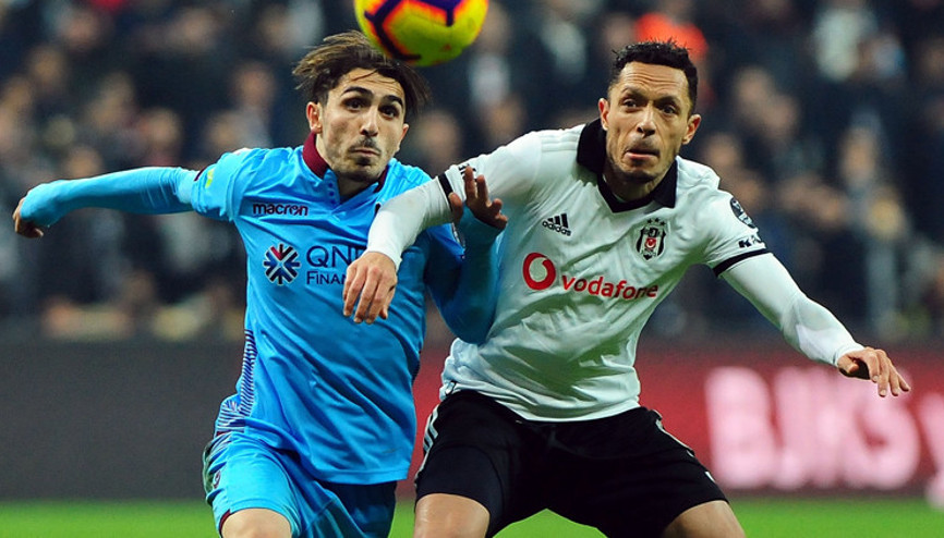 Adriano resmen gitti, Beşiktaş sol bek arıyor