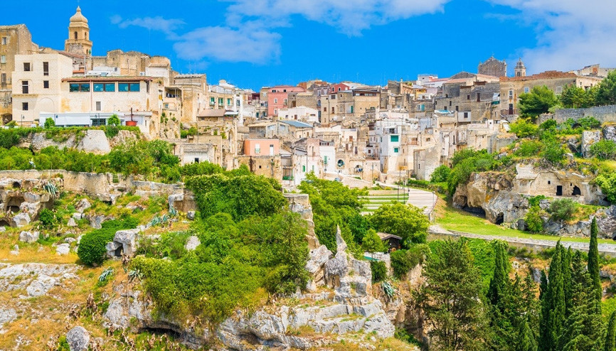 İtalyan kasabası Gravina in Puglia’da James Bond rüzgârı