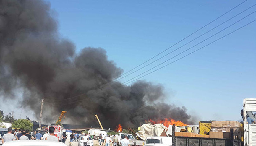 Son dakika... İzmirde palet fabrikasında yangın