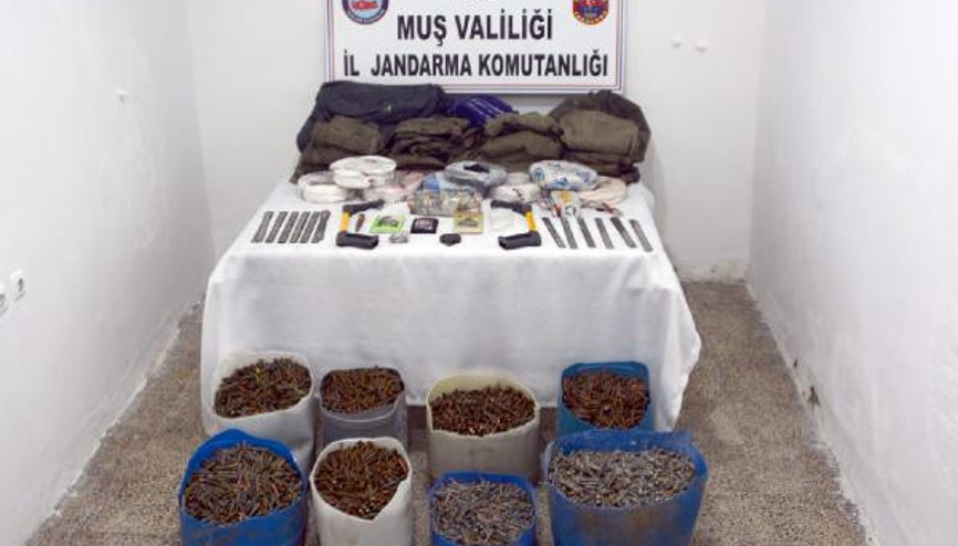 Muşta, 25 bin Kalaşnikof mermisi ele geçirildi Muşta, 25 bin Kalaşnikof mermisi ele geçirildi