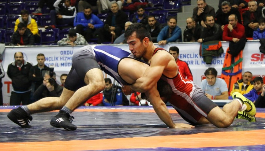 Milli güreşçiler Polonyaya gitti