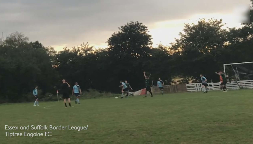 Hakem maçı mızıka ile yönetti