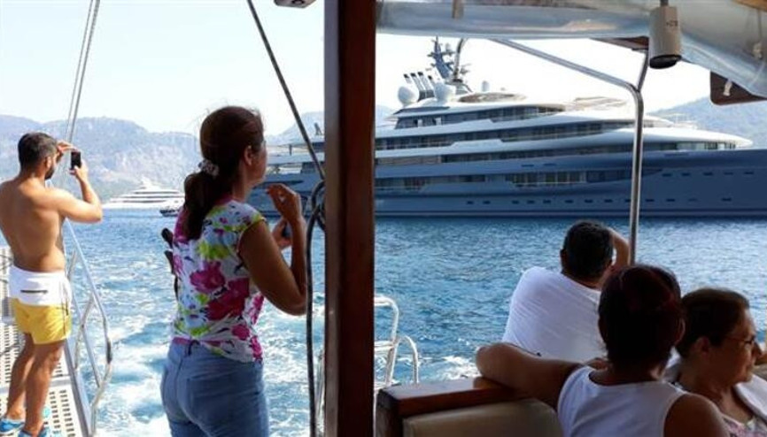Amazonun kurucusu Bezosun tatil yaptığı yat Göcekte