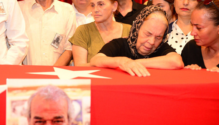 Ünlü oyuncu Cengiz Sezici son yolculuğuna uğurlandı