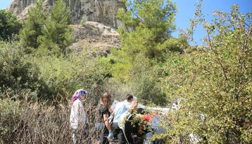 Otomobilini uçuruma sürdü, kurtarılamadı Otomobilini uçuruma sürdü, kurtarılamadı