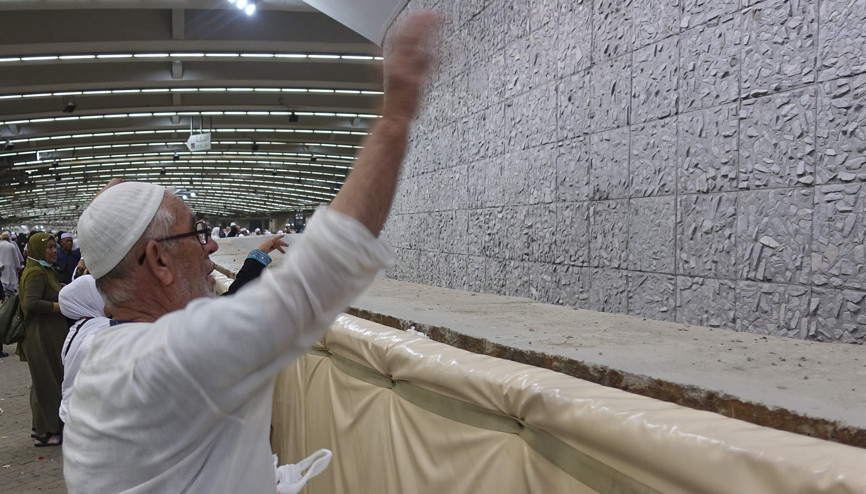 Hacılar şeytan taşladı