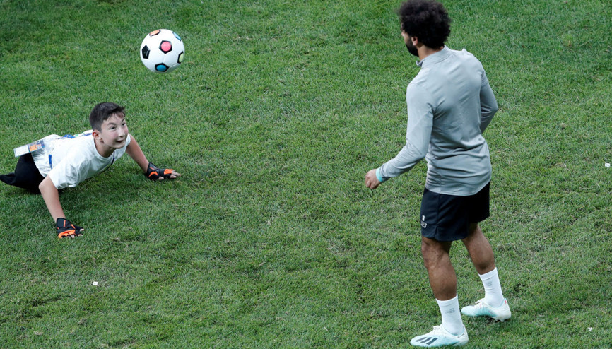 Liverpool ve Chelseaden engelli çocuklara moral