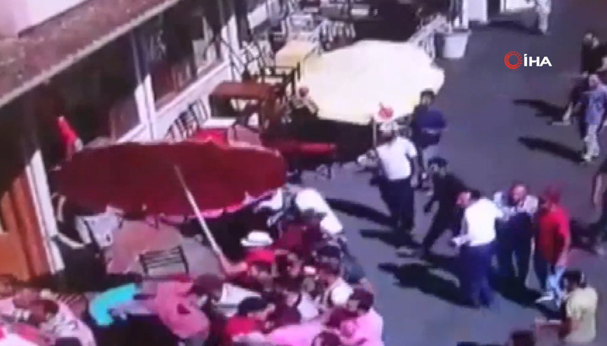 Büyükadadaki faytonculalra akülü araç taşımacıları arasında kavga