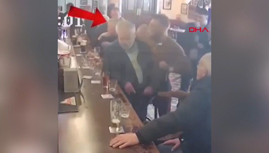 Ünlü dövüşçü, verdiği içkiyi reddeden yaşlı adamı yumrukladı