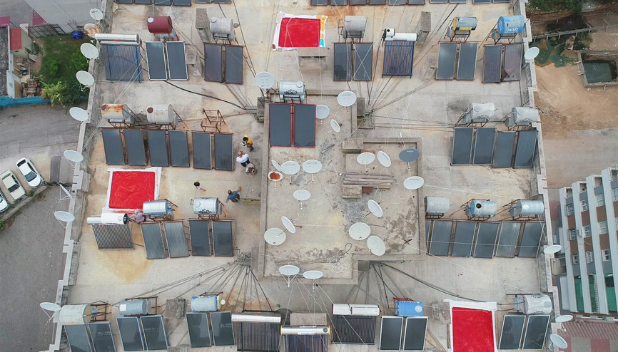 O kentte çatılar havadan görüntülendi Her yer kıpkırmızı...