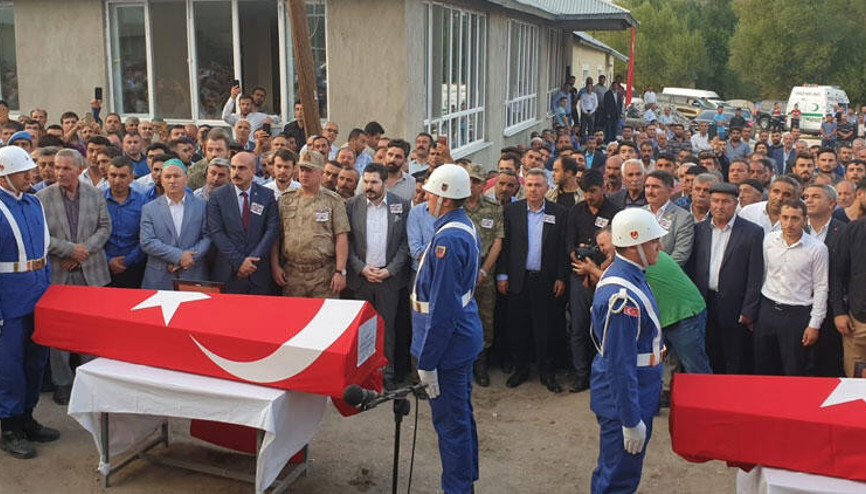 Düğün günü kardeşiyle birlikte toprağa verildi