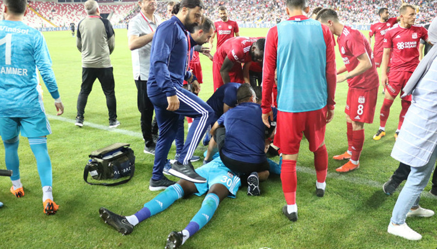 Sivasspor - Beşiktaş maçında korku dolu anlar Baygınlık geçirdi...