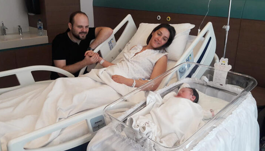 Hurriyet.com.trnin mutlu günü Arya bebek dünyaya geldi
