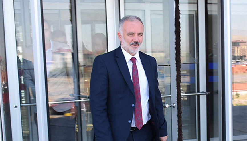 HDPli Kars Belediye Başkanı Ayhan Bilgen adliyede
