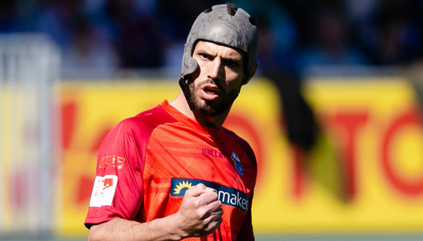 Futbolcular maçta kask taksın