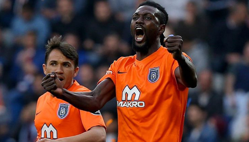 Başkan açıkladı Adebayor, protokolde imzasını attı