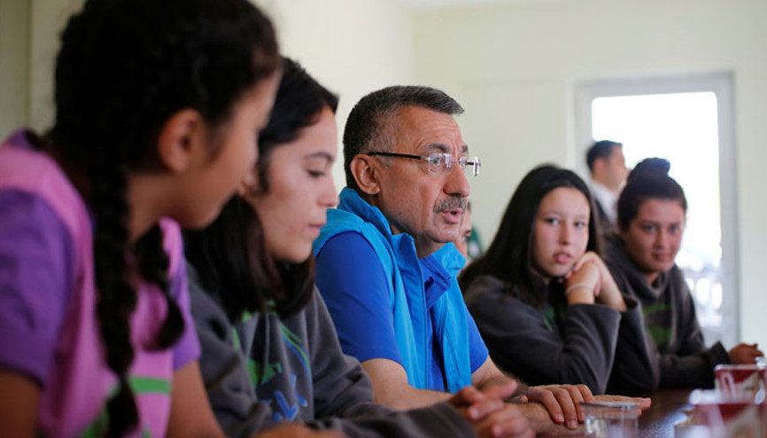 Fuat Oktaydan KKTCye gençlik kampı müjdesi