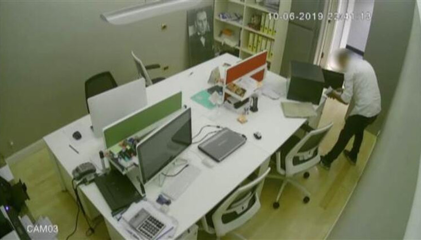 Çalıştığı iş yerini soymak için çilingir çağırdı Çalıştığı iş yerini soymak için çilingir çağırdı